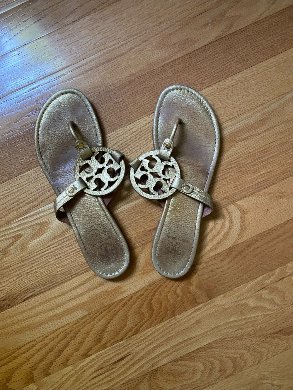 Tory Burch Metallic Gold Logo Thong Sandals - Signature Medallion size 10